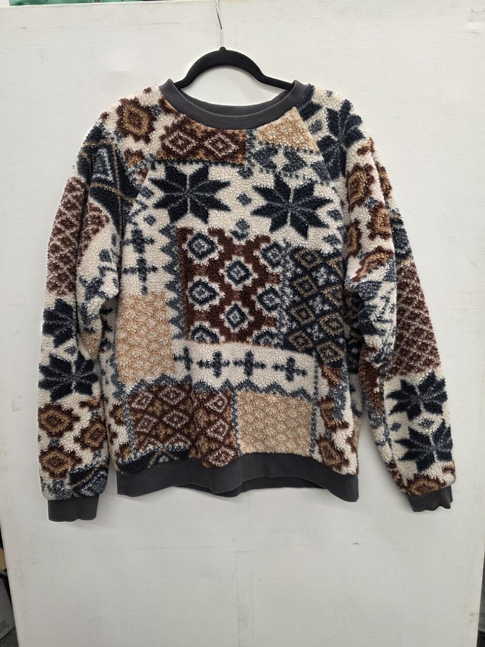 Urban Outfitters Mens “Fair Isle” Cozy Sherpa Flee Sweatshirt Size M